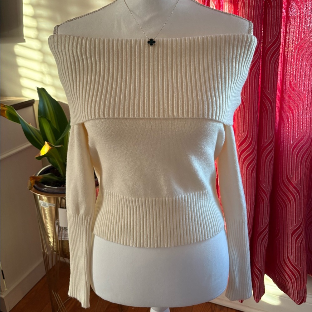Cream / off-white knit sweater